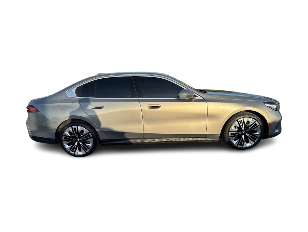 Thumbnail: 2026 BMW 5 Series - 21