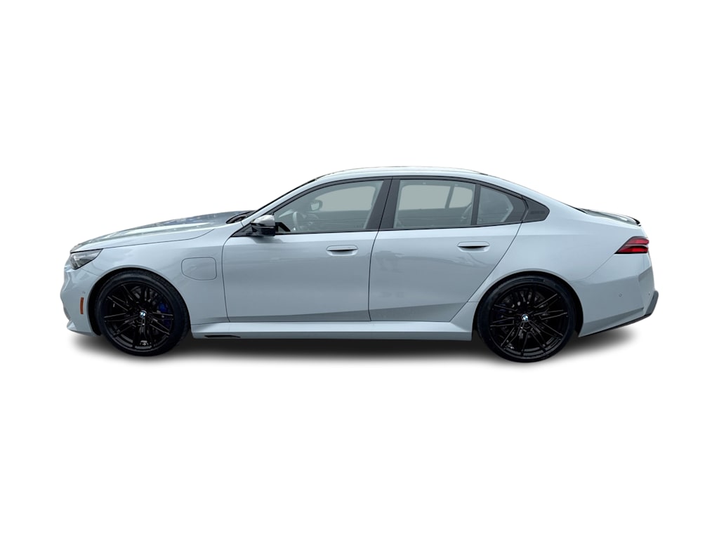 Thumbnail: 2026 BMW M5 - 22
