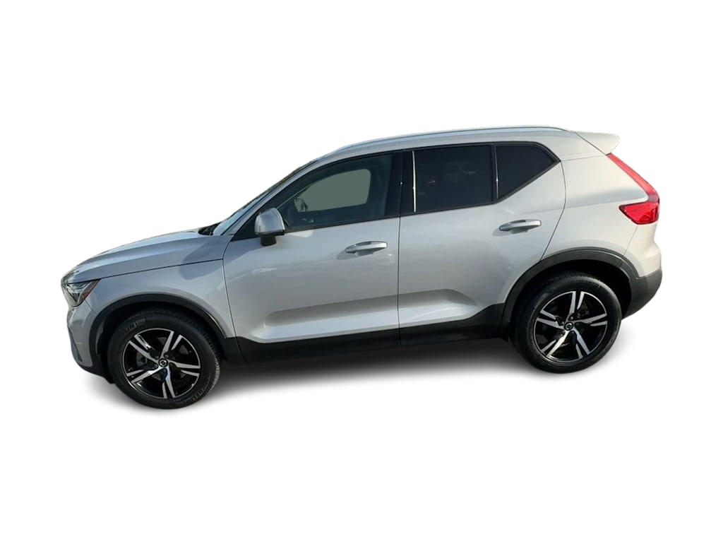 Thumbnail: 2023 Volvo XC40 - 21