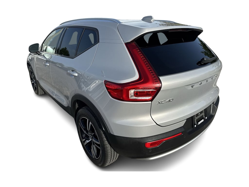 Thumbnail: 2023 Volvo XC40 - 24