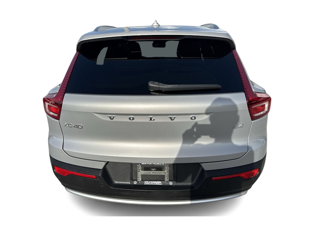 Thumbnail: 2023 Volvo XC40 - 25