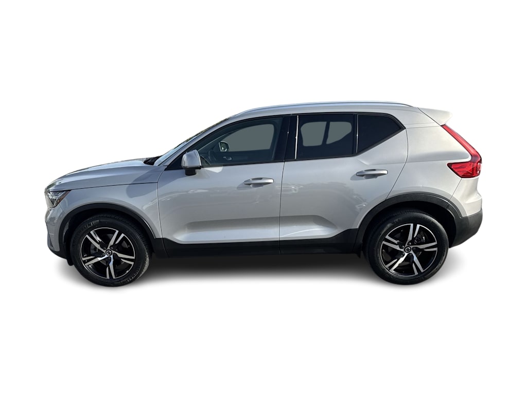 Thumbnail: 2023 Volvo XC40 - 23