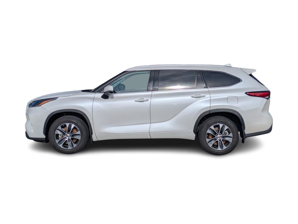Thumbnail: 2021 Toyota Highlander - 3