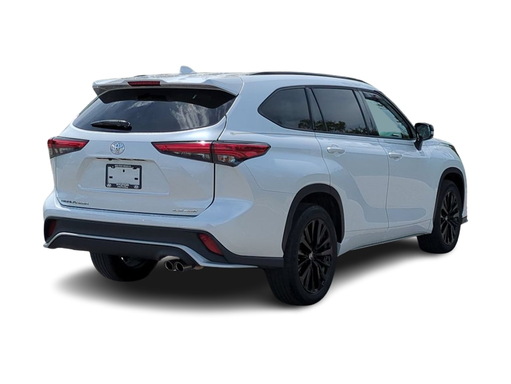 Thumbnail: 2023 Toyota Highlander - 18