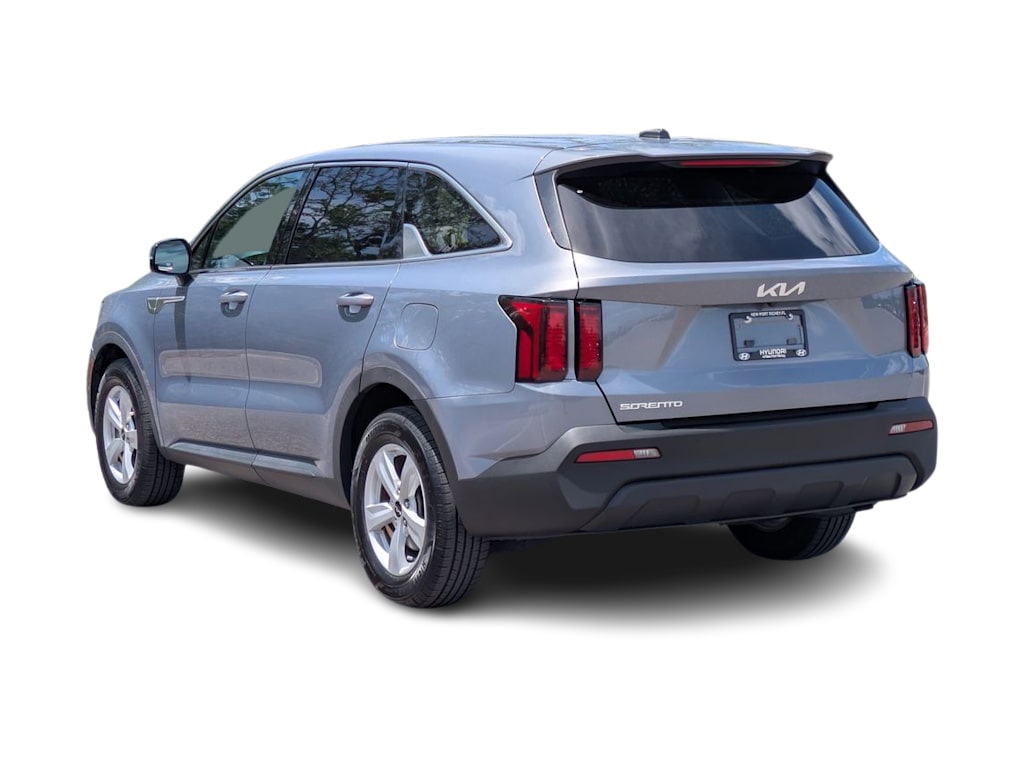 Thumbnail: 2023 Kia Sorento - 4