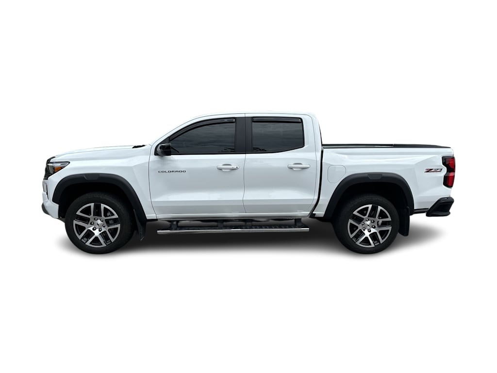 Thumbnail: 2023 Chevrolet Colorado - 3