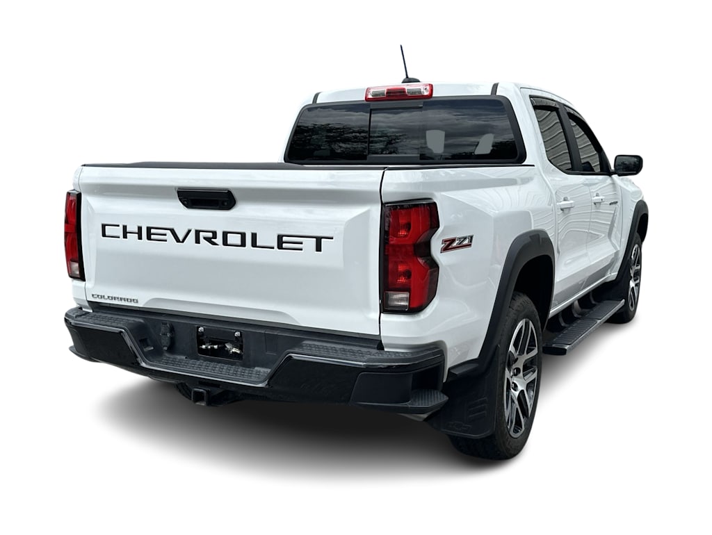 Thumbnail: 2023 Chevrolet Colorado - 18