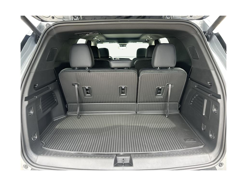 Thumbnail: 2027 Chevrolet Traverse - 15