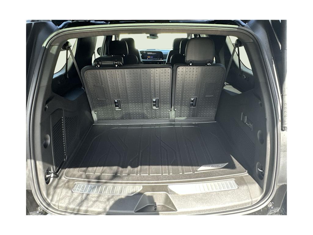 Thumbnail: 2025 Chevrolet Suburban - 17