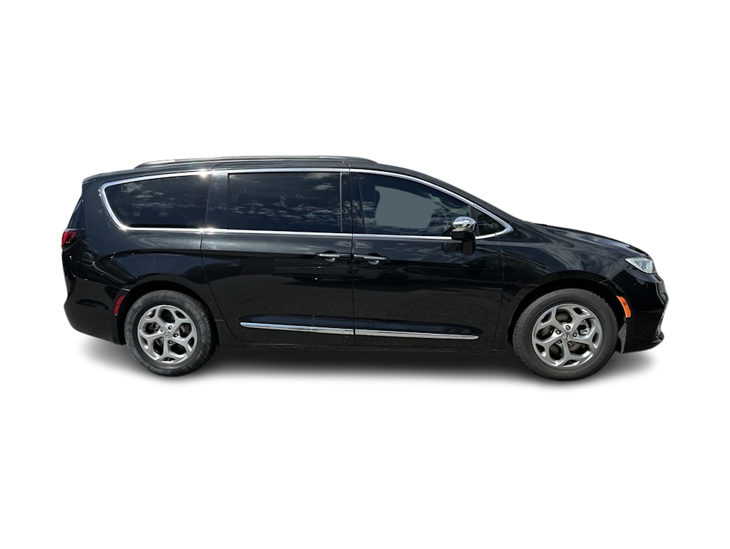 Thumbnail: 2023 Chrysler Pacifica - 21