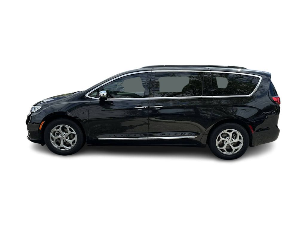 Thumbnail: 2023 Chrysler Pacifica - 3