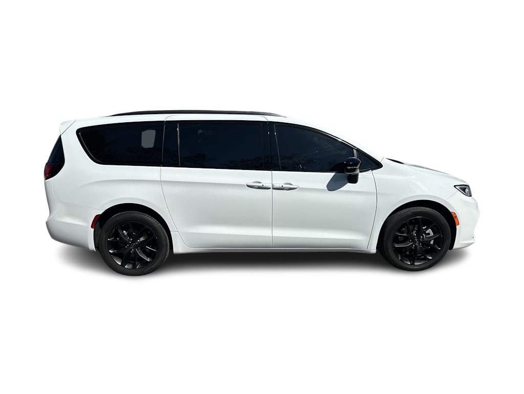 Thumbnail: 2023 Chrysler Pacifica - 21