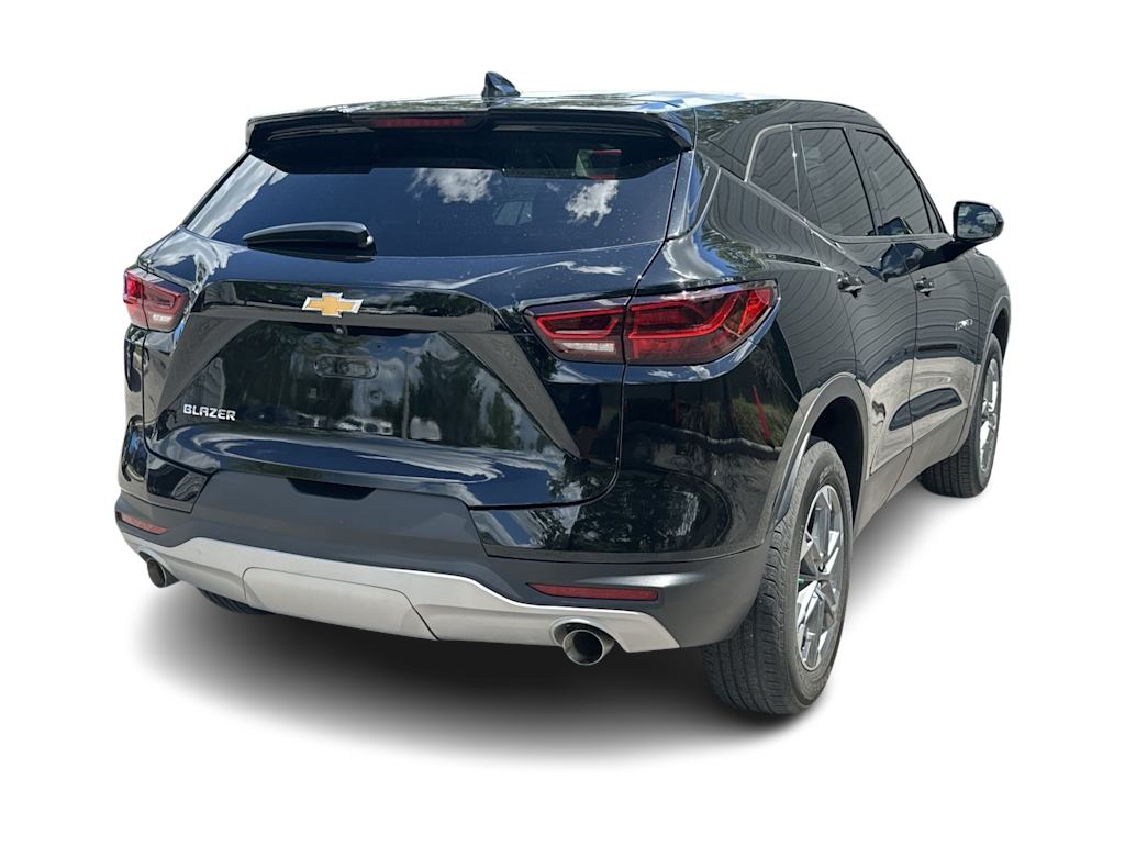 Thumbnail: 2023 Chevrolet Blazer - 20