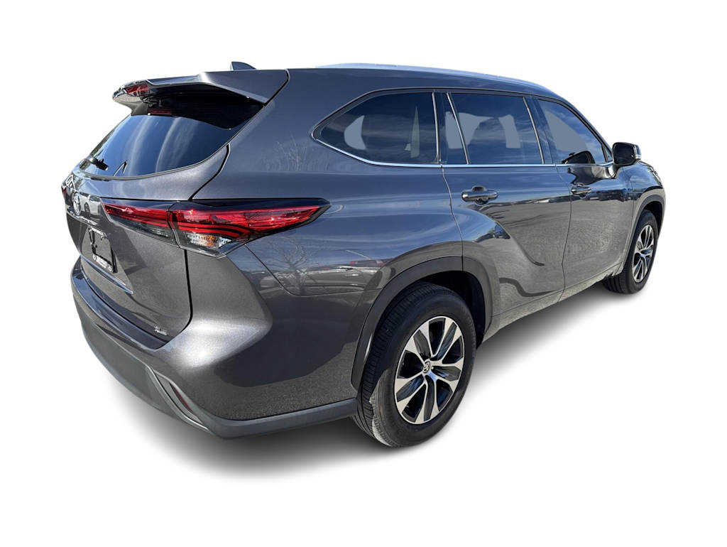 2022 Toyota Highlander XLE 22