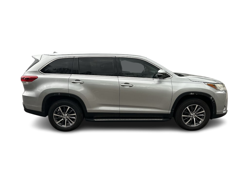 Thumbnail: 2019 Toyota Highlander - 21