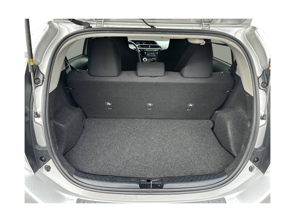 Thumbnail: 2015 Toyota Prius c - 17