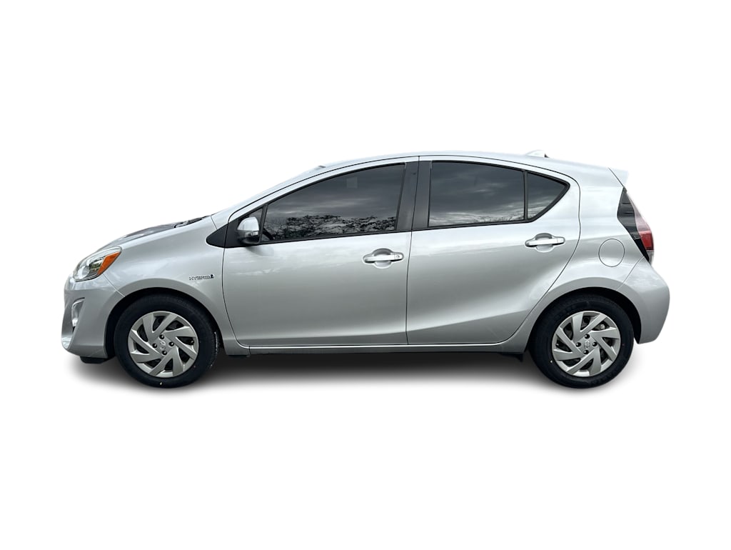 Thumbnail: 2015 Toyota Prius c - 3