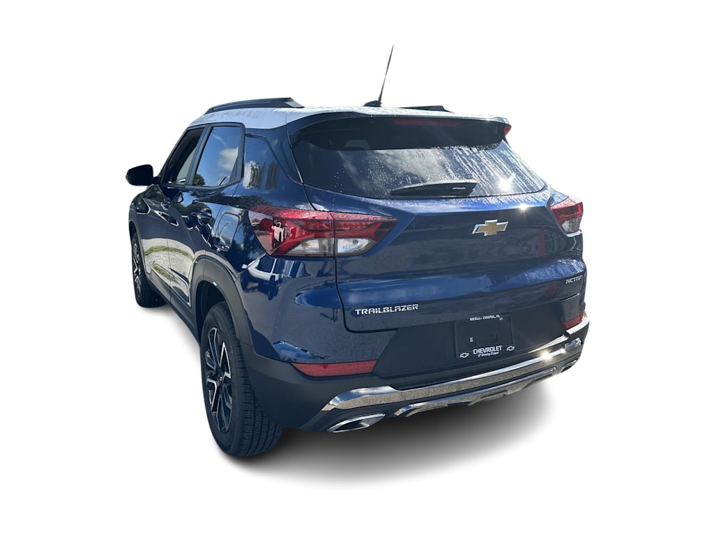 Thumbnail: 2023 Chevrolet TrailBlazer - 4