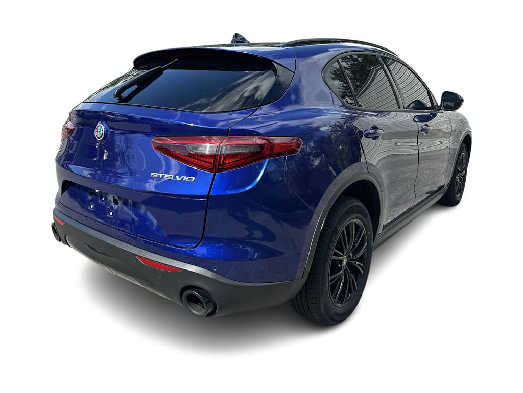 Thumbnail: 2022 Alfa Romeo Stelvio - 19