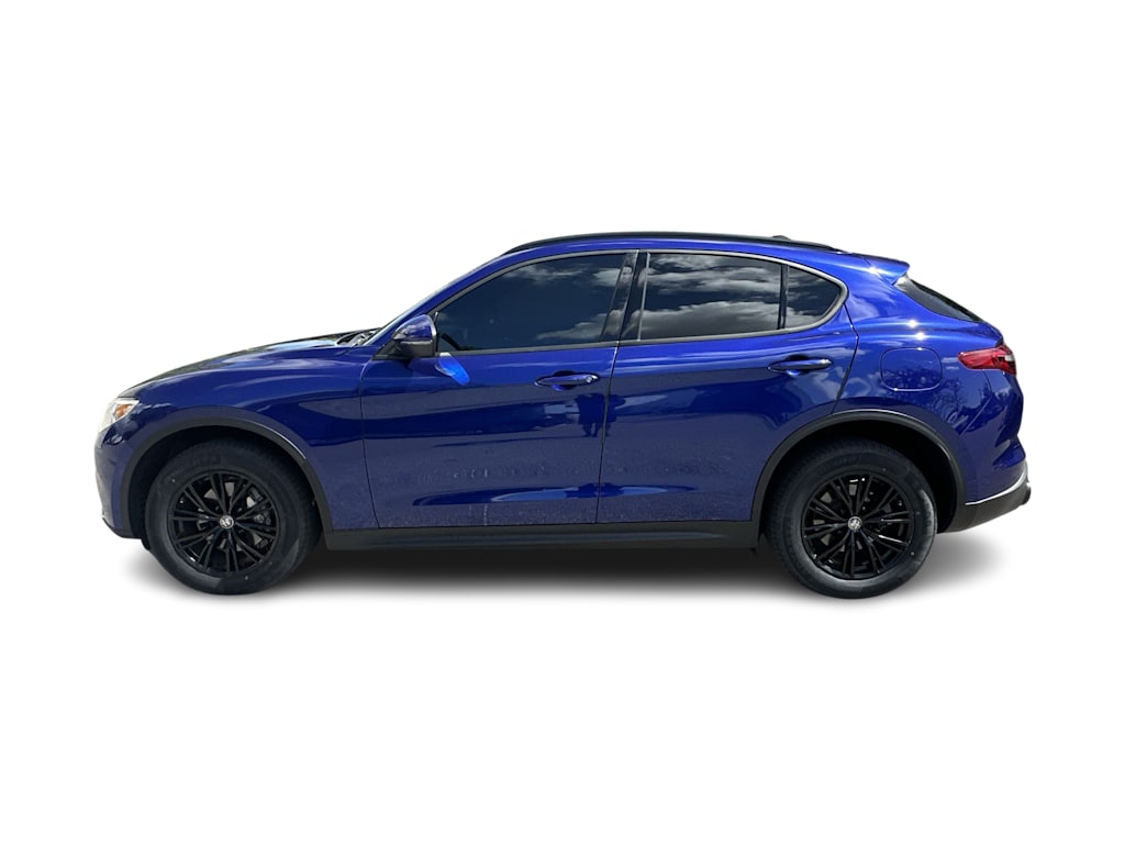 Thumbnail: 2022 Alfa Romeo Stelvio - 3