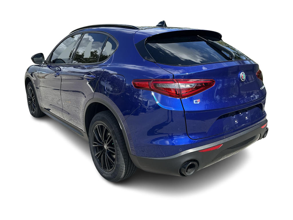 Thumbnail: 2022 Alfa Romeo Stelvio - 4