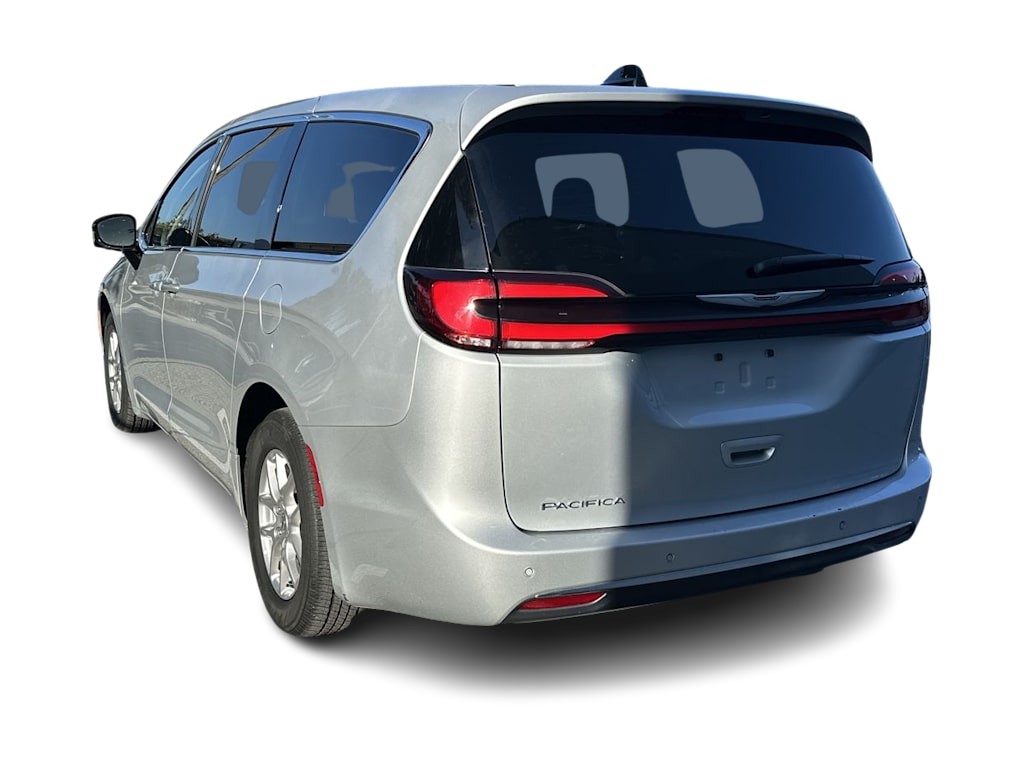 Thumbnail: 2024 Chrysler Pacifica - 4