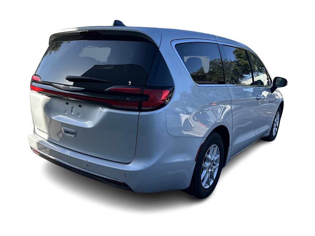Thumbnail: 2024 Chrysler Pacifica - 19