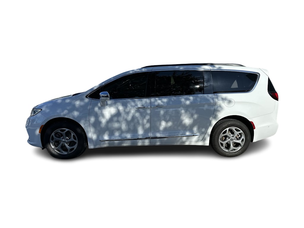 Thumbnail: 2022 Chrysler Pacifica - 3