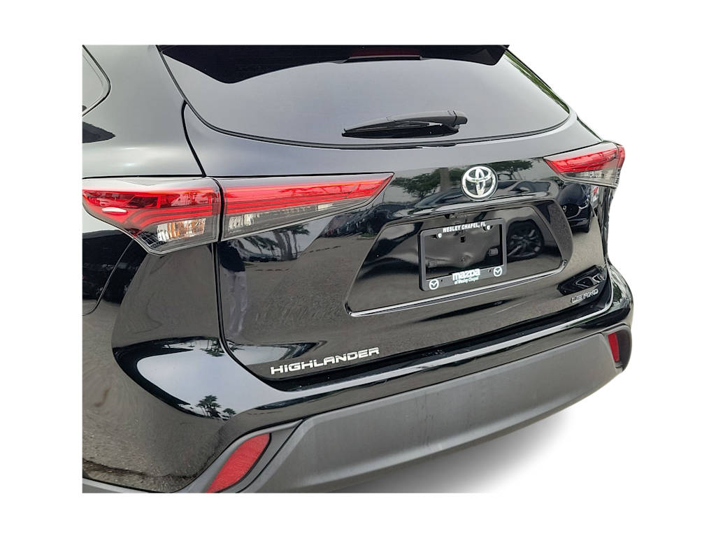 2021 Toyota Highlander LE 18