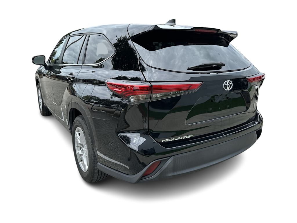 Thumbnail: 2023 Toyota Highlander - 3