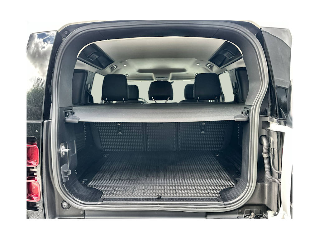 Thumbnail: 2023 Land Rover Defender - 16