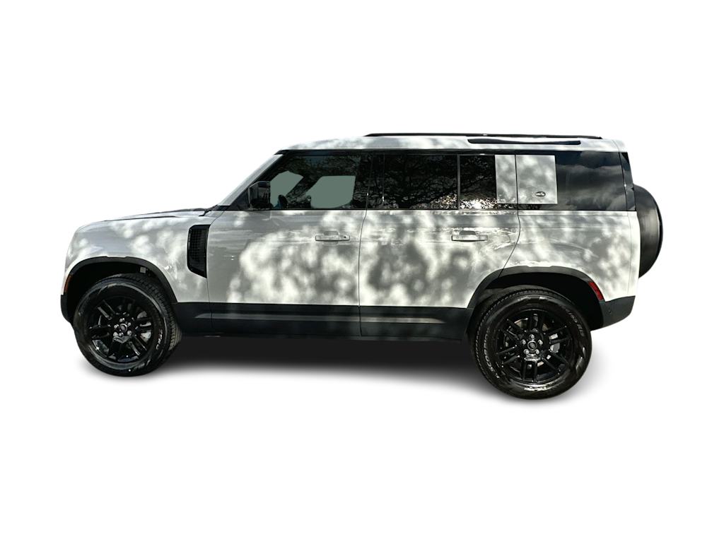 Thumbnail: 2023 Land Rover Defender - 3