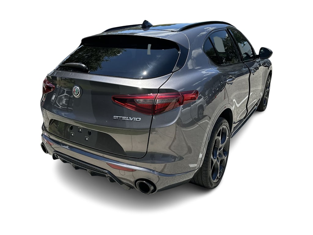 Thumbnail: 2023 Alfa Romeo Stelvio - 18