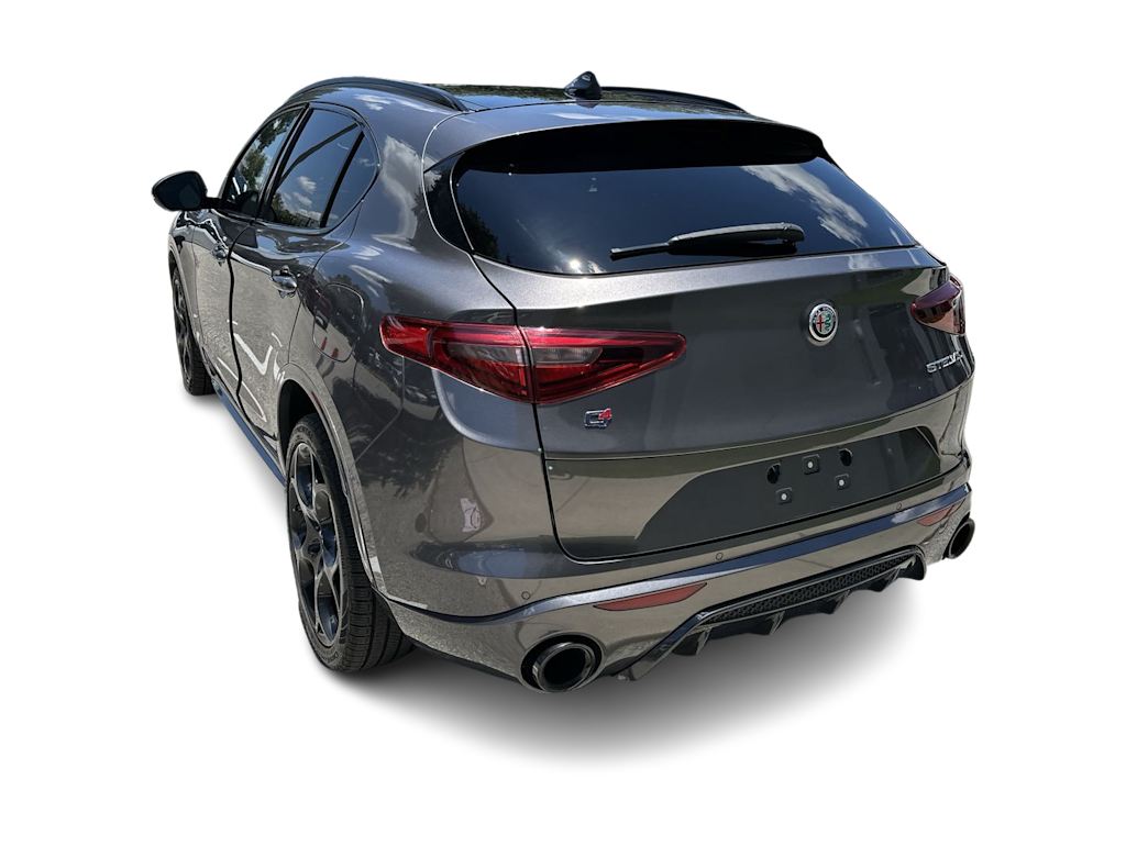 Thumbnail: 2023 Alfa Romeo Stelvio - 3