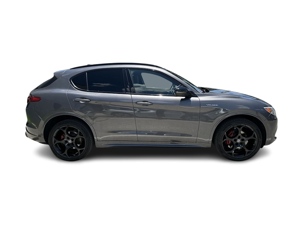 Thumbnail: 2023 Alfa Romeo Stelvio - 20