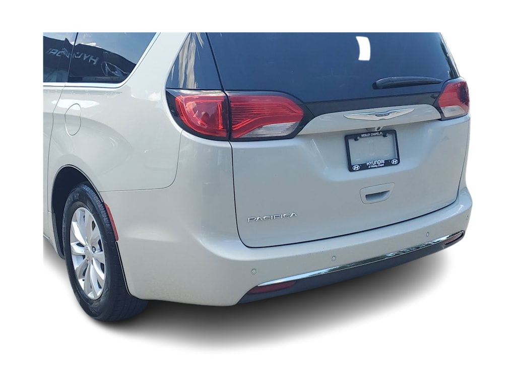 Thumbnail: 2017 Chrysler Pacifica - 17