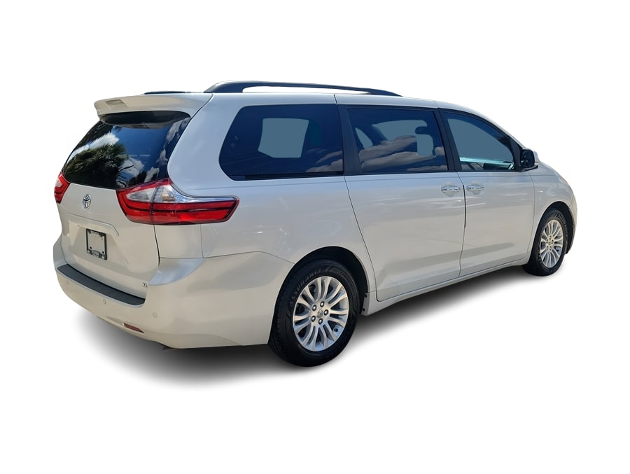 Thumbnail: 2015 Toyota Sienna - 16