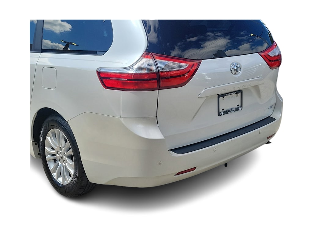 Thumbnail: 2015 Toyota Sienna - 18