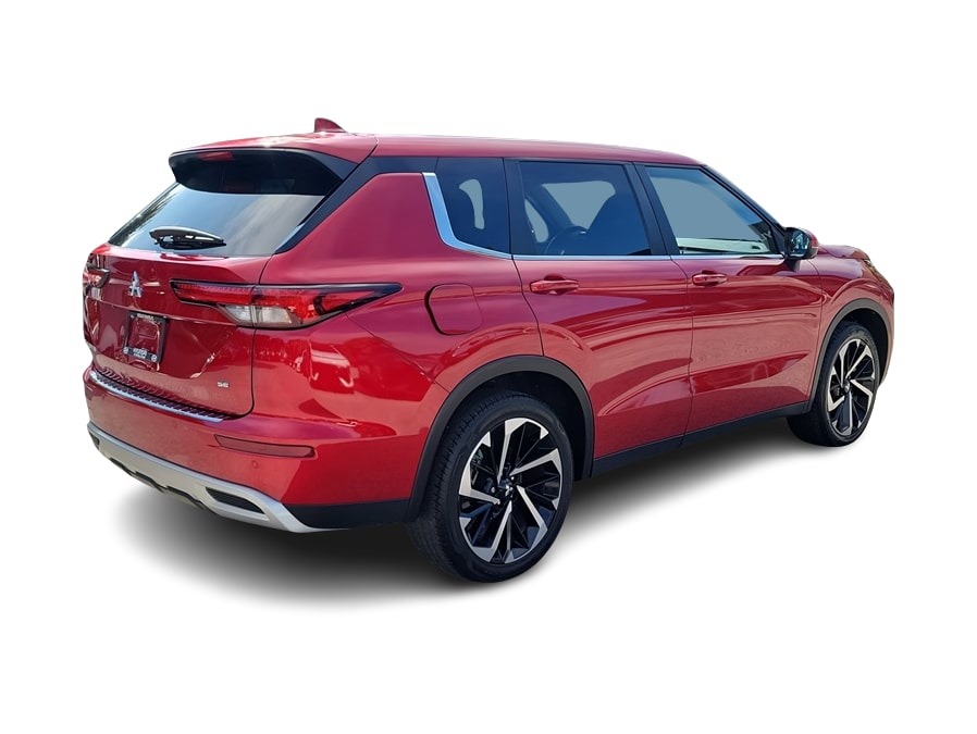 Thumbnail: 2024 Mitsubishi Outlander - 16
