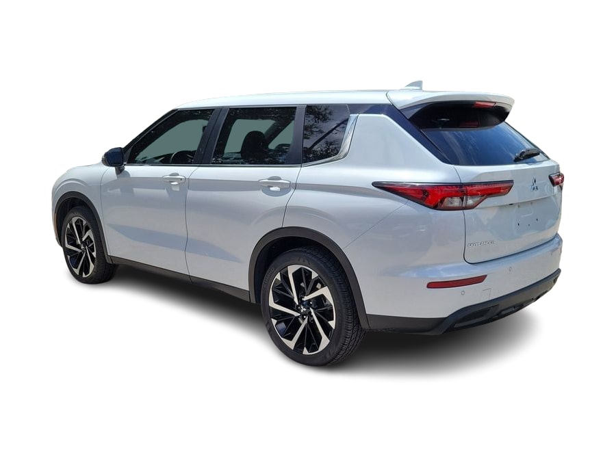 Thumbnail: 2022 Mitsubishi Outlander - 3