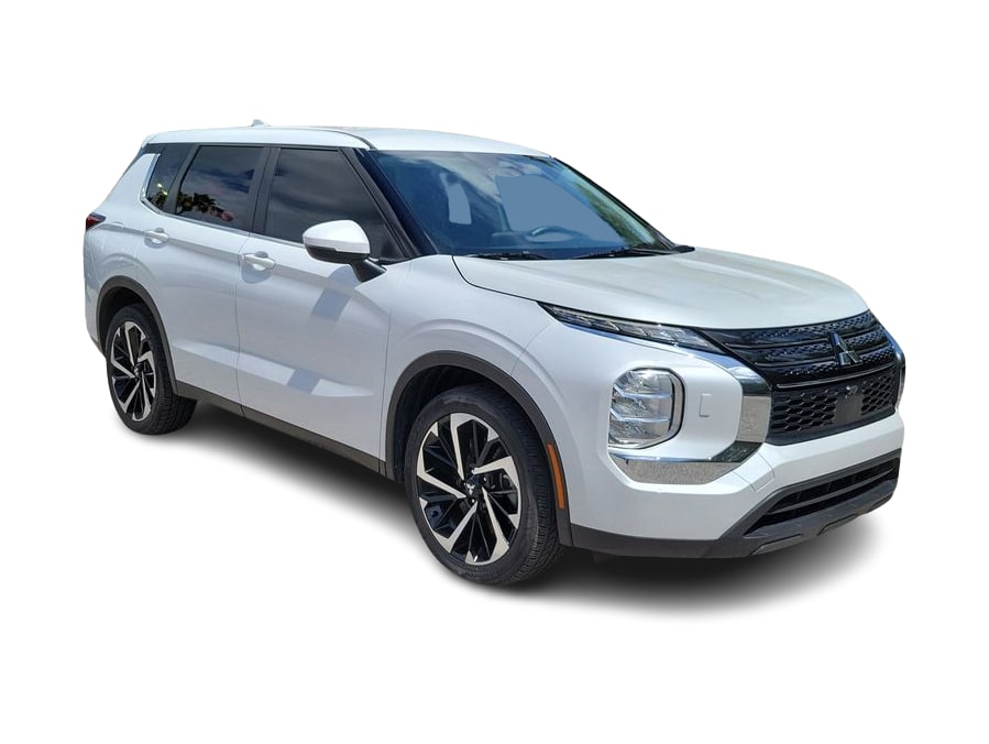 Thumbnail: 2022 Mitsubishi Outlander - 16