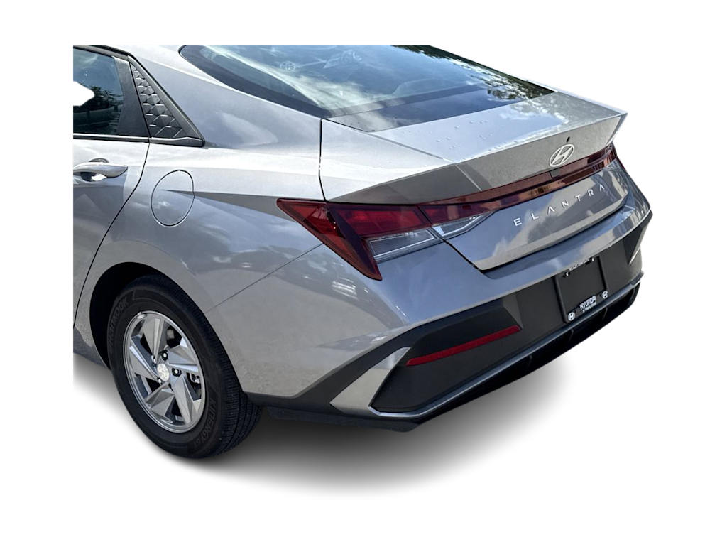Thumbnail: 2025 Hyundai Elantra - 17