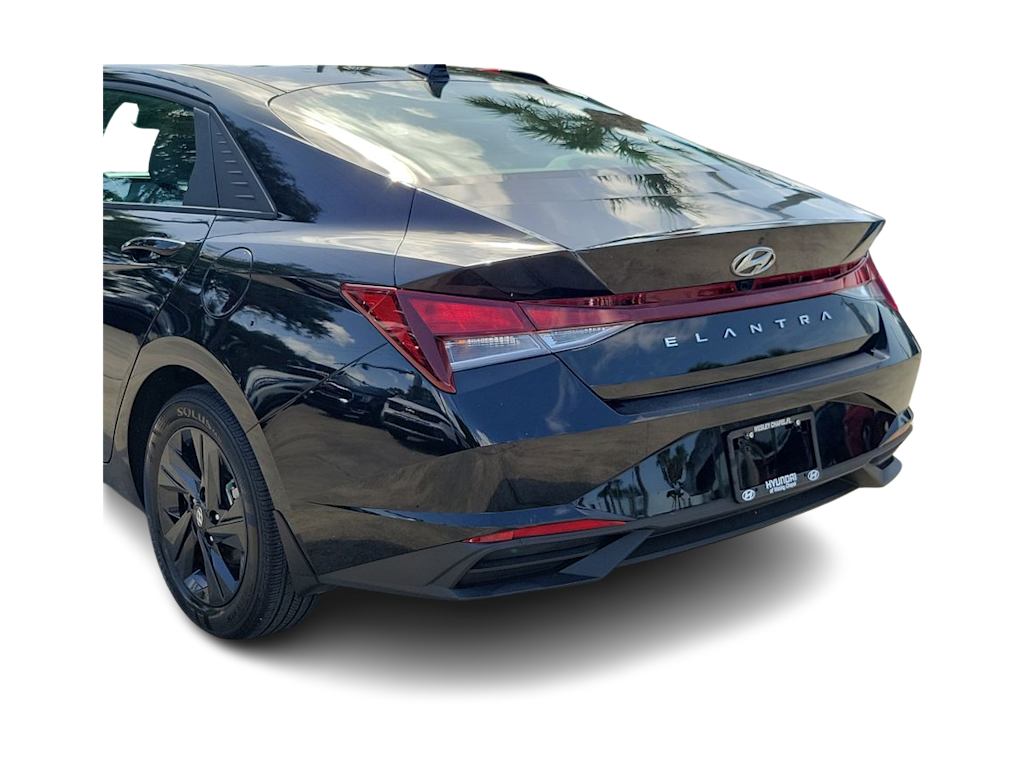 Thumbnail: 2023 Hyundai Elantra - 17