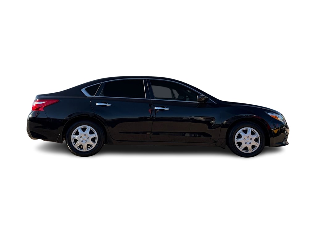 Thumbnail: 2017 Nissan Altima - 17