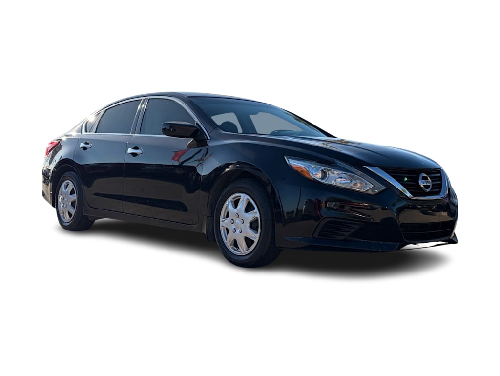 Thumbnail: 2017 Nissan Altima - 18