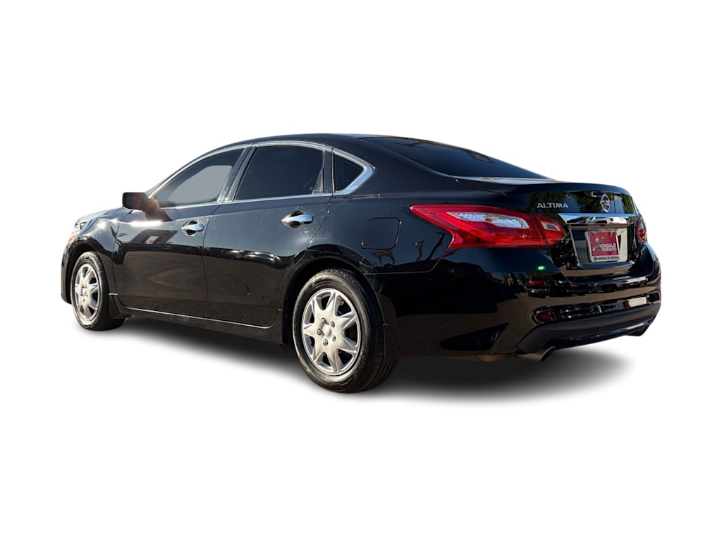Thumbnail: 2017 Nissan Altima - 4