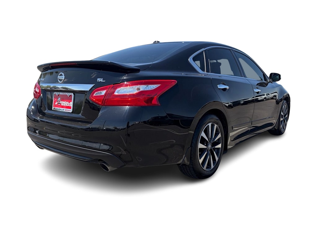 Thumbnail: 2016 Nissan Altima - 10