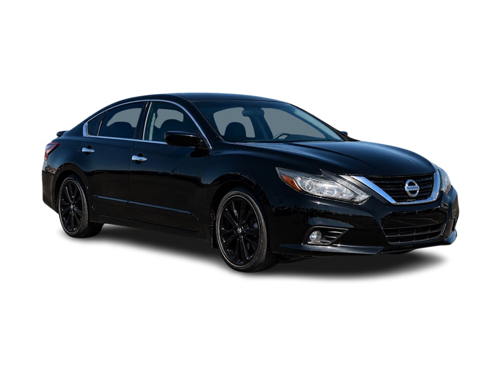 Thumbnail: 2017 Nissan Altima - 11