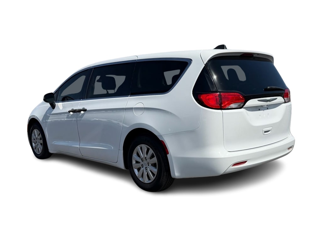 Thumbnail: 2021 Chrysler Voyager - 4