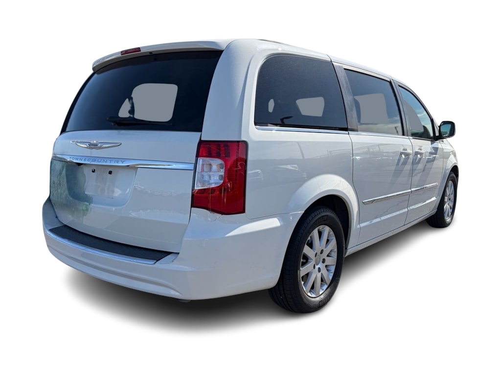 Thumbnail: 2013 Chrysler Town & Country - 9